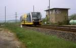 KEG VT 3.03 als RB Naumburg Hbf - Nebra, bei der Ausfahrt in Karsdorf; 28.04.2000 (Foto: Werner Brutzer)