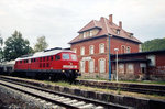 MEG 315  mit einem Zementzug Richtung Naumburg, am 18.07.2007 im Bahnhof Freyburg.