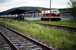 MEG 20x mit leeren Zemenkesselwagen nach Karsdorf, am 14.05.2007 im Bahnhof Laucha an der Unstrut.