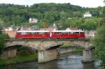 Nach Beendigung unserer Zwei-L�nder-Rundfahrt fuhren die Ferkeltaxen zur�ck nach Rottenbach und �berqueren hier die Saale in Bad K�sen; 07.09.2008 (Foto: Hans Grau)