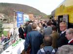 Das neue Bahnhofsschild  Wangen (Unstrut)  der DRE wurde soeben enth�llt; 09.04.2009 (Foto: Klaus Pollm�cher)