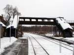 Die Bahnsteig�berf�hrung in Deuben am 12.12.2010.