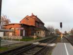 Das Bahnhofsgeb�ude von Thei�en in der Morgensonne; 04.11.2011