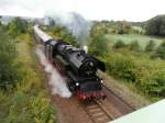 LEG 65 1049-9 mit dem Sonderzug zum Winzerfest nach Freyburg am 10.09.2011  nach dem passieren des �berbauwerks am Abzweig Zangenberg Richtung Teuchern in Zeitz.