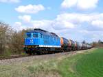Die  Blue Lady  bei Thei�en. Die 07-450 (92 80 1233 450-6 D-GERA) vom Bahnbetrieb Gera war am 08.04.2025 am Bahn�bergang Grube Wilhelm in Thei�en mit einem Kesselwagenzug vom Tanklager Lederhose nach Gro�korbetha unterwegs.
