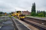 Am 31.05.2013 durchfuhr diese Baumaschine den Bahnhof Zeitz aus Richtung Leipzig kommend, weiter in Richtung Gera.