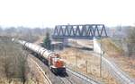 Eine NRAIL 275er unterwegs f�r die Bocholter Eisenbahngesellschaft mbH BEG mit dem   Leerkessel-Phenolzug von Tr�glitz (Industriepark Zeitz) nach Gladbeck West, am 11.03.2022 am Stellwerk Zn in