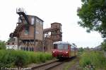 TG Ferkeltaxi 171 056-5 + 972 771-0 als DPE 33897 von Naumburg Ost nach Sch�nberg, am 12.07.2009 neben der fr�heren Brikettfabrik in Zeitz.