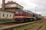LEG 120 295-1 mit einem Fotog�terzug von Sta�furt nach Nebra, am 12.11.2006 im Bf Ro�leben.