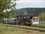 TG 50 3708-0 mit dem Winzerfestsonderzug von Freyburg �ber Artern nach Halberstadt, am 08.09.2007 beim Kreuzungshalt im Bf Laucha.