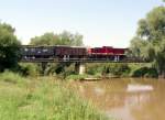 Hier �berquert der Sonderzug von Glauchau (Sa) nach Freyburg (Unstrut) die Saale kurz vor Ro�bach; 07.06.2008 (Foto: Klaus Pollm�cher)