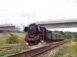 Abendliche R�ckfahrt der Winzerfestbesucher nach Sch�nebeck. Die TG 50 3708-0 mit dem DPE 91936 bei der Ausfahrt in Freyburg; 14.09.2008
