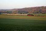 Der Leerzug auf der R�ckfahrt von Karsdorf nach Freyburg, am 25.10.2009 im Unstruttal bei Kirchscheidungen. (Foto: Peter Hirschfeld)