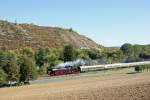 IGE Werrabahn 41 1144-9 mit dem leeren  Rotk�ppchen-Express I  auf der Fahrt von Freyburg nach Karsdorf, am 30.09.2012 im Unstruttal bei Balgst�dt.
