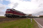 LEG 132 004-3 als Schlusslok am DLr 52328 von Freyburg zur Abstellung nach Karsdorf, am 09.09.2017 an der alten Zuckerfabrik in Laucha.