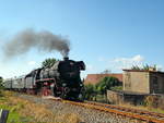 Die 44 1486-8 der Eisenbahnfreunde Traditionsbahnbetriebswerk Staßfurt e.V. war am 08.09.2018 in Roßbach mit dem DPE 24448 von Magdeburg Hbf zum Winzerfest in Freyburg
unterwegs. (Foto: Ulf Wackernagel)
