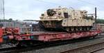 D-DB 31 80 4852 232-6 Gattung Samms489 hier genutzt für den Transport von einem Militärfahrzeug. Pattburg/DK 06.07.2025