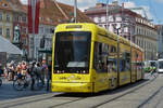 Straenbahn 222, hlt an Haltestelle am Hauptplatz in Graz. 06.2023
 
Technische Daten. Gebaut von Stadler Pankow, BJ 2009 – 2015, 45 Stck,  Sitzpltze 47- Stehpltze 98, Leergewicht 38,4 t, L 27,47 m, B , Geschwindigkeit max 70 km/h, (Quelle Wikipedia) 
