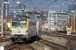 NMBS 1822 fahrt am Kopf beim Eintritt in Bruxelles-Midi am 20 September 2019.