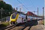 Triebzug M7, gebaut von Bombardier, (jetzt Alstom), wird seit 2018 an die SNCB ausgeliefert, sie können mit Selbstfahrenden Triebzügen oder mit E-Loks gekoppelt werden. Lüttich 10.2025
Zug besteht aus: Antriebsaggregat Bmx 86-96; 1.+ 2 Klasse AB 36-96; 2Klasse 26-96; Steuerwagen  BDx 86-91 oder BDx 8696  Triebzug M7, gebaut von Bombardier, (jetzt Alstom), wird seit 2018 an die SNCB ausgeliefert, sie können mit Selbstfahrenden Triebzügen oder mit E-Loks gekoppelt werden. Lüttich 10.2025
Zug besteht aus: Antriebsaggregat Bmx 86-96; 1.+ 2 Klasse AB 36-96; 2Klasse 26-96; Steuerwagen  BDx 86-91 oder BDx 8696