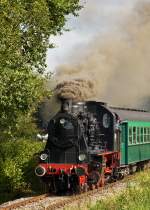 . In Olloy-sur-Viroin konnte die Dampflok 158  Elna  der Museumsbahn CFV3V (Chemin de Fer  Vapeur des 3 Valles) am 28.09.2014 bildlich festgehalten werden. (Hans)

Die Dampflok 158  Elna  wurde 1940 von der Firma Henschel in Kassel gebaut und hat ein bewegtes Leben hinter sich. Von 1940-1954 war sie bei der Teutoburger Waldbahn, von 1954-1972 in Kaldenkirchen-Brggen, von 1972-1990 in den Niederlanden (Goes-Borsele), bevor sie 1990 zur Museumsbahn CFV3V kam.