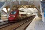  Der Thalys 4332 PBKA (TGV 42320) Kln - Brssel - Paris (Umlauf THA 9424) am 18.10.2014 beim Halt im Bahnhof Lttich-Guillemins.