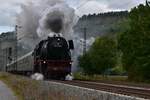 023 058-1 kommt mit einem SDZ aus Lohr durch Thüngersheim gen Würzburg Hbf auf den Fotografen zugeteilt.  14.9.2024
