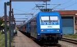 Auf dem Weg zum Zug, RDC/RAG 101 027-1, REV/LD X/30.10.23 im Bhf Pattburg. 21.06.2025 II