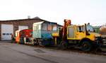 Zwei-Wege-Unimog der Fa. Erik Jessen Railservice Aps steht zusammen mit den beiden Torsos zweier Köf's abgestellt vor der Railcare Werkstatt in Padborg(legal zugägnglich). 02.12.2013