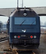 Litra ME 1530 (Henschel 1983,Seriennr.32.730,3300PS,115t,175km/h,seit 2002 in blau) ausgestattet mit ZWS und ATC sowie der Tunneldurchfahrgenehmigung verlässt hier den Bhf Aarhus Richtung