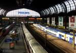 Hamburg Hauptbahnhof, Bahnsteige und Züge.