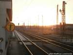 Blick vom Bahnsteig des Naumburger Hauptbahnhofs in den Sonnenuntergang am 24.2.15