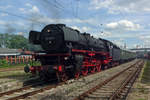 Am 1 Juni 2019 treft 001 180 mit ein Sonderzug ins Bahnhof von Nördlingen ein.