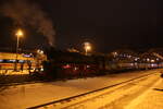 012 104 (01 104) mit 110 383 der Centralbahn-Sonderzug mit den Sonderzug im Bahnhof Leipzig Hbf am 2.12.23