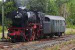 EuroVapor 23 058 schiebt sichselbst zurück in Amstetten (Württemberg) am 10 Juli 2022.