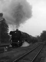 Scheineinfahrt der 44 1486 in den Bahnhof Egeln am 6.5.17