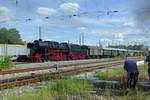 Rekokriegslok 52 8195 steht mit ein Sonderzug nach Nürnberg am 1 Juni 2019 in Nördlingen.