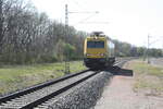 711 210 bei der Durchfahrt im Bahnhof Schkopau am 26.4.21  