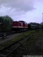 112 565-7 (DB 202 565-8) mit dem Abgekuppelten Bghws in  Putbus am 10.5.13