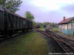 Nun Rangiert 112 565-7 (DB 202 565-8) einen Wagen in Putbus aufs Abstellgleis am 10.5.13