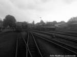 112 565-7 (DB 202 565-8) und RBB 251 901 in Putbus am 10.5.13 im Klassischen Schwarzwei