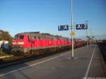 218 364-8 und einer Schwesterlok mit dem DB AutoZug  Sylt Shuttle  beim einfahren in den Bahnhof Westerland (Sylt) am 2.10.14