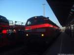 218 345-7 und einer Schwesterlok mit einem InterCity beim einfahren in den Bahnhof Westerland (Sylt) am 2.10.14