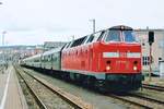 Am 5 September 2007 steht ein Sonmderzug mit 219 084 in Meiningen.