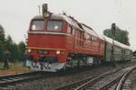 Am verregneten 13.August 1997 war es dank der Discipline der Bahnfans damals kein Problem, wann whrend ein Bahnhofsfest in Rheydt-Odenkirchen ein ex-DR Regionalzug mit 120 286 ins freien Feld fotografiert wurde.