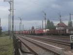 232 XXX mit einen Gterzug beim verlassen des Kthener Gterbahnhofs in Richtung Bernburg am 27.4.19