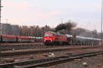 232 703 verlsst mit einem Autozug den Bahnhof Marktredwitz in Richtung Nrnberg am 22.3.21