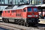 233 321-9 mußte warten auf weiterfahrt,im bahnhof regensburg,26.09.17