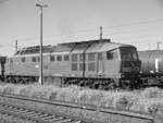 233 572 in der Schwarzweißaufnahme im Bahnhof Großkorbetha am 2.7.18