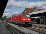 Die DB 245 035 erreicht mit einem IRE von Laupheim West ihr Ziel Lindau Hbf.